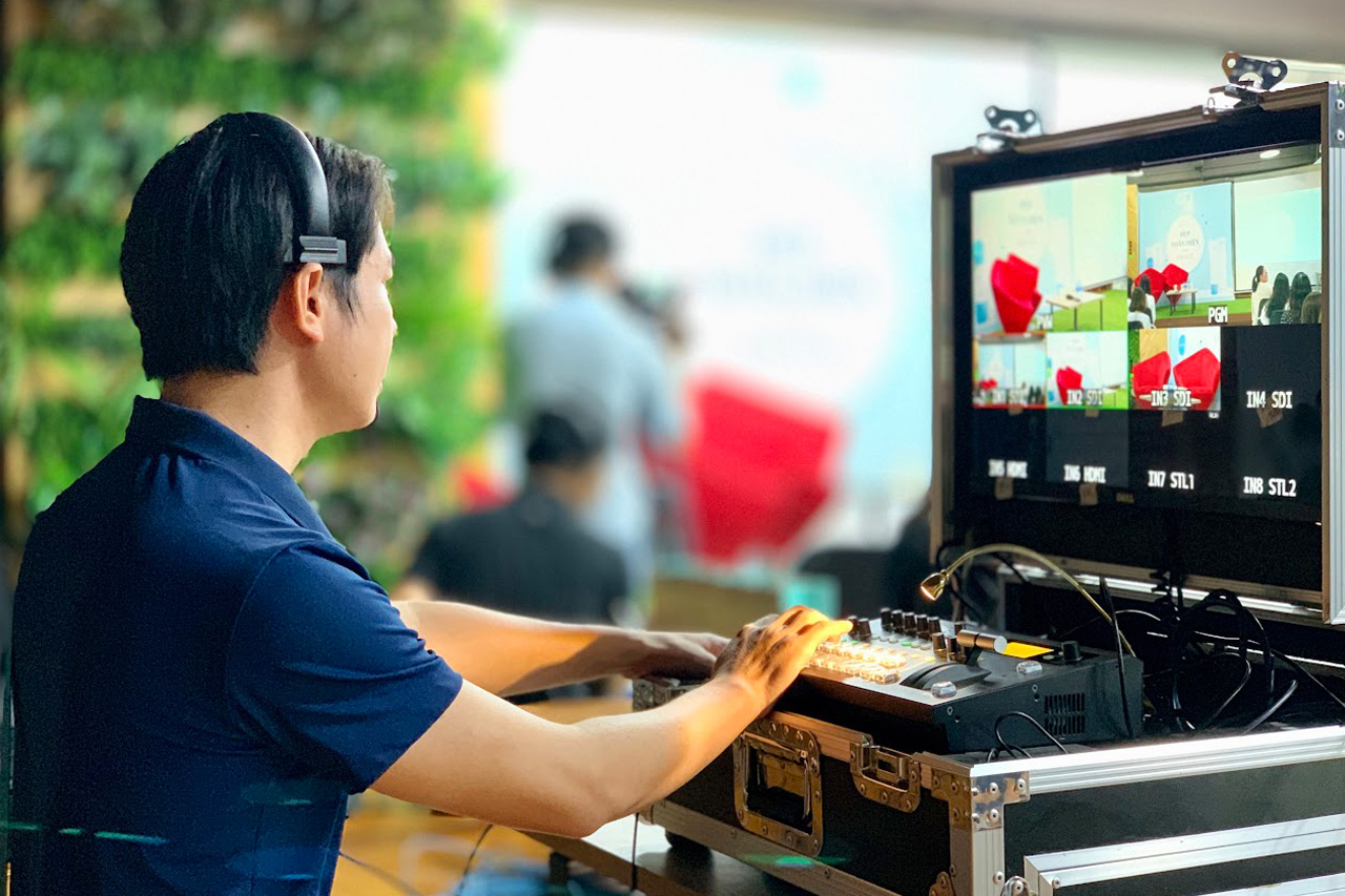 Bấm bàn trộn hình